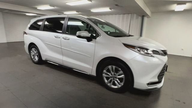 Used 2024 Toyota Sienna Limited AWD/4WD image 2