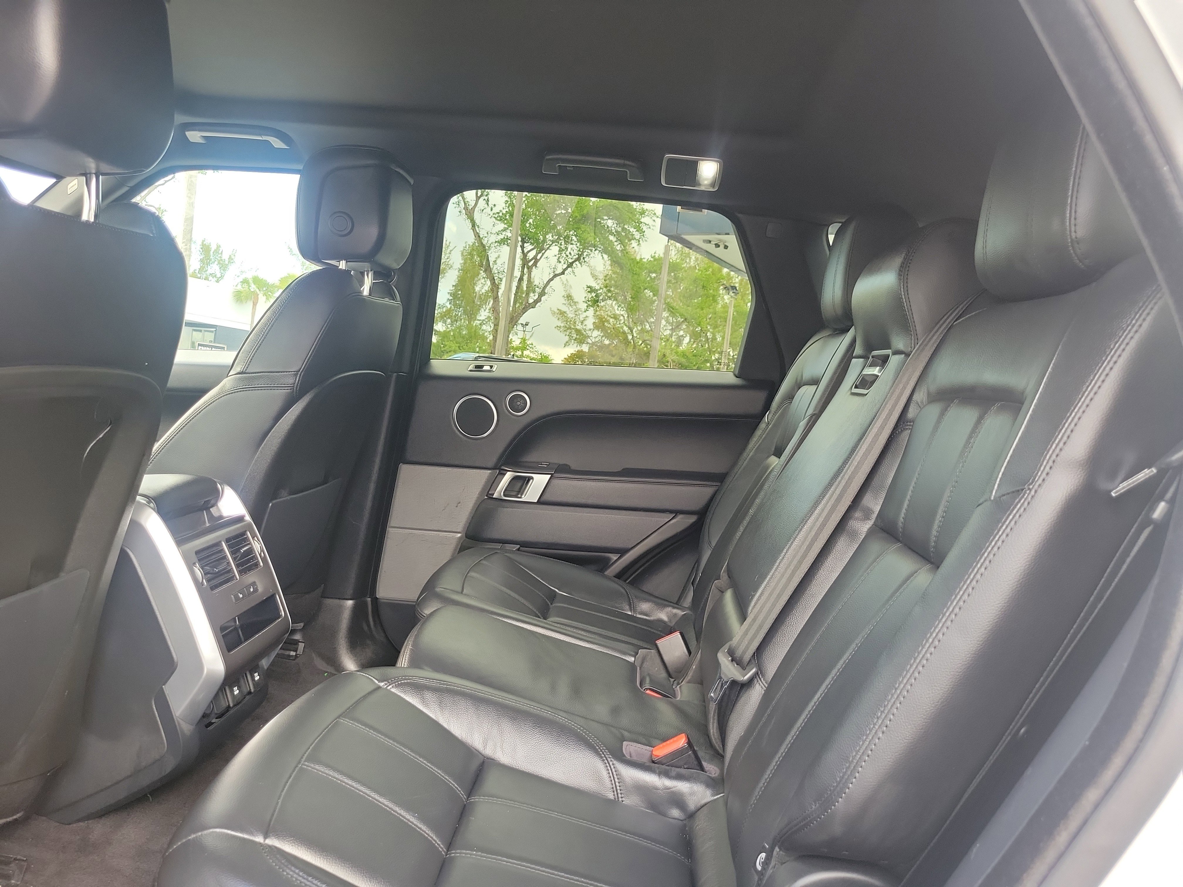 Used 2018 Land Rover Range Rover Sport SE AWD/4WD image 13