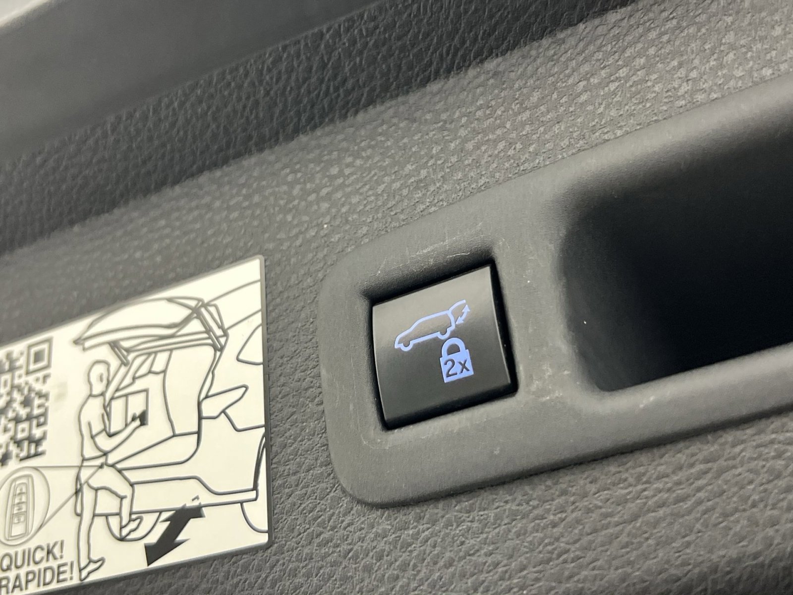 Used 2024 Toyota Sienna XLE image 28