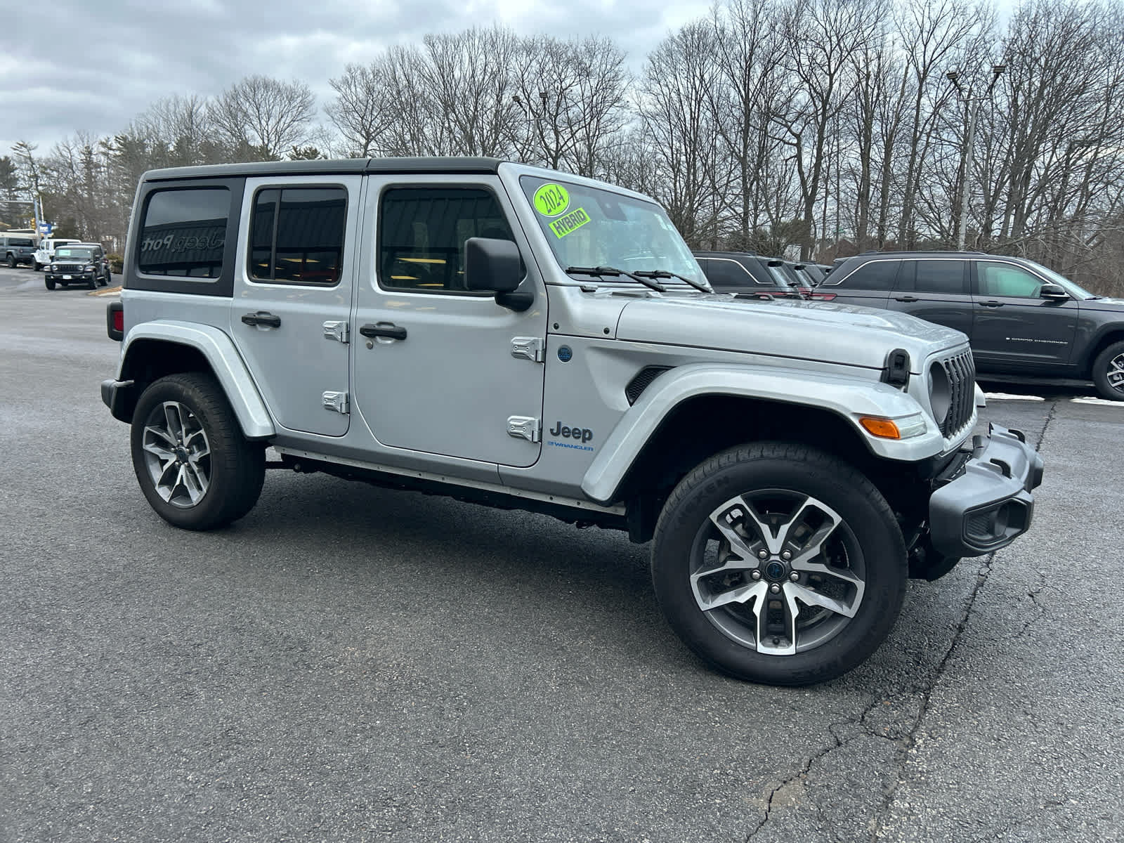 Used 2024 Jeep Wrangler Unlimited w/ Convenience Group AWD/4WD image 3