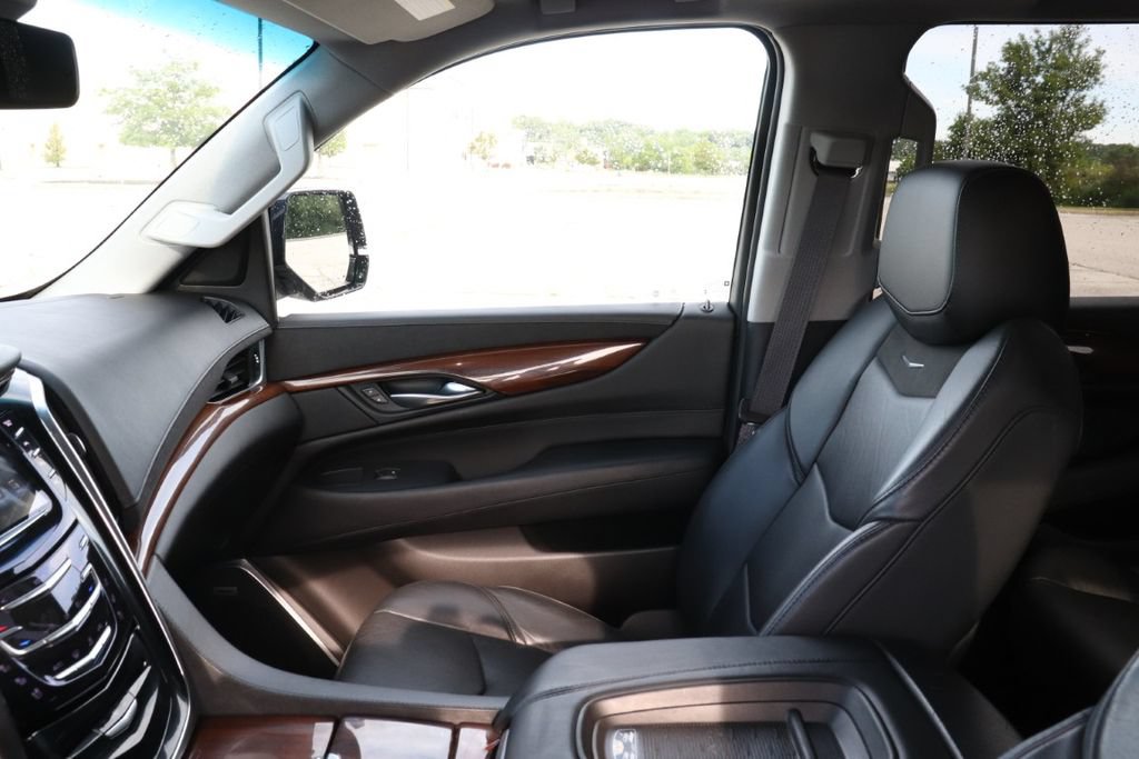 Used 2017 Cadillac Escalade Luxury AWD/4WD image 14