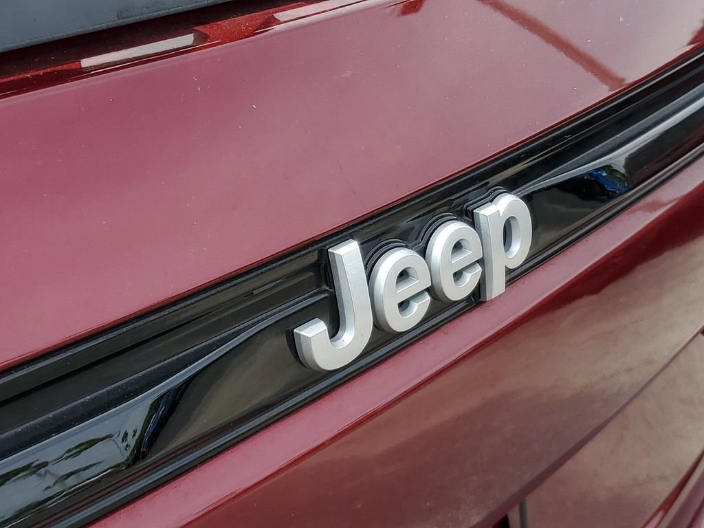Used 2024 Jeep Grand Cherokee Overland w/ Luxury Tech Group IV AWD/4WD image 7