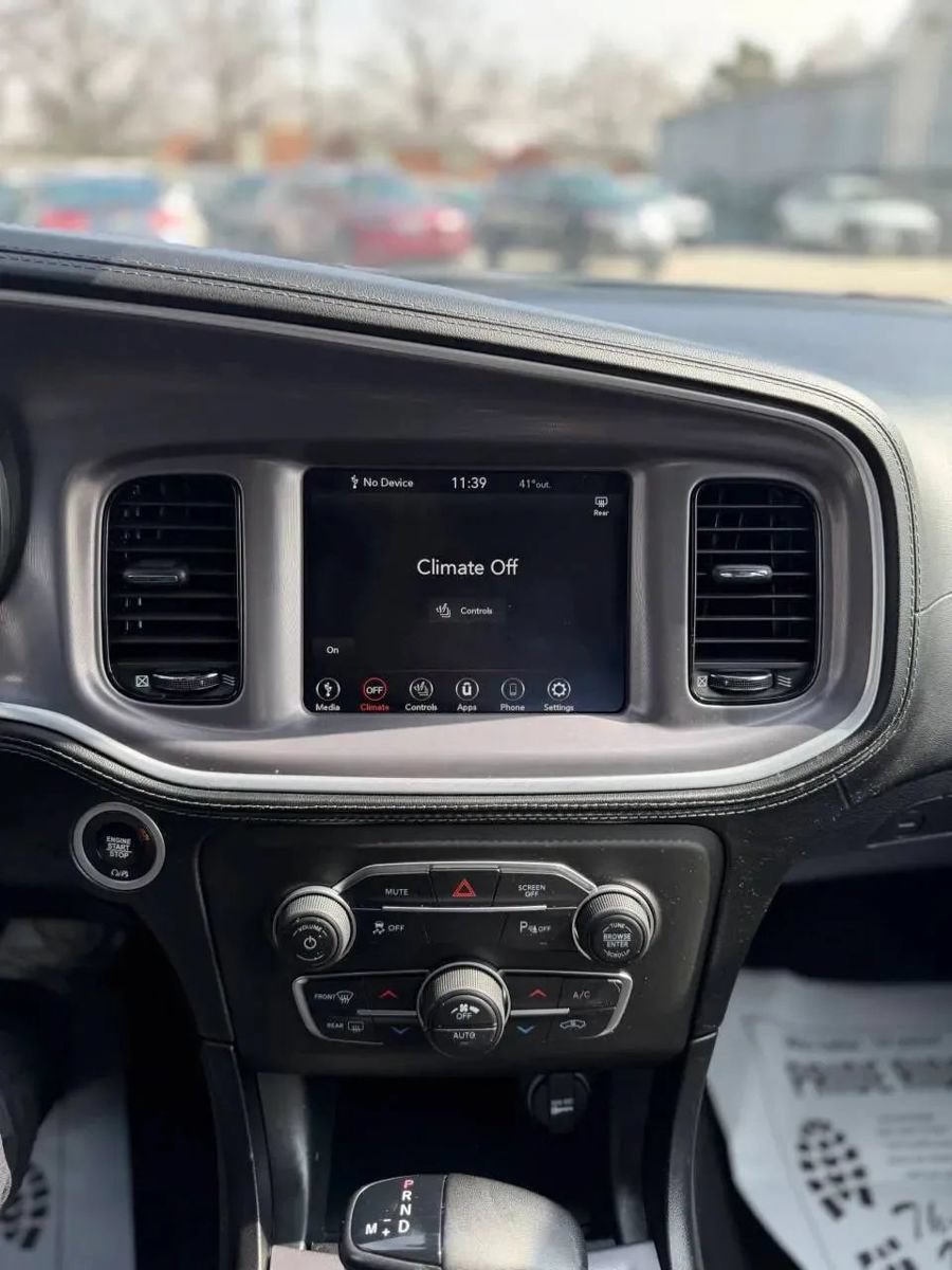Used 2022 Dodge Charger SXT w/ Plus Group RWD image 15