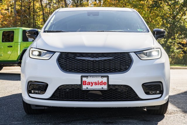 New 2026 Chrysler Pacifica Select image 3