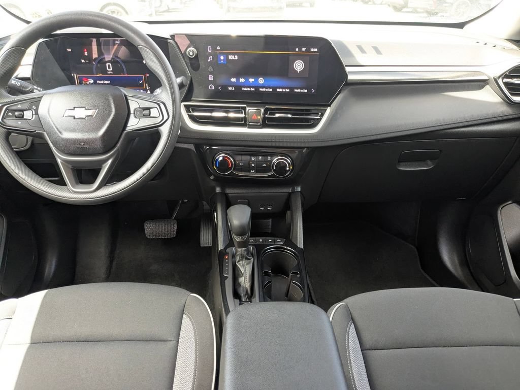Used 2025 Chevrolet TrailBlazer LT AWD/4WD image 23