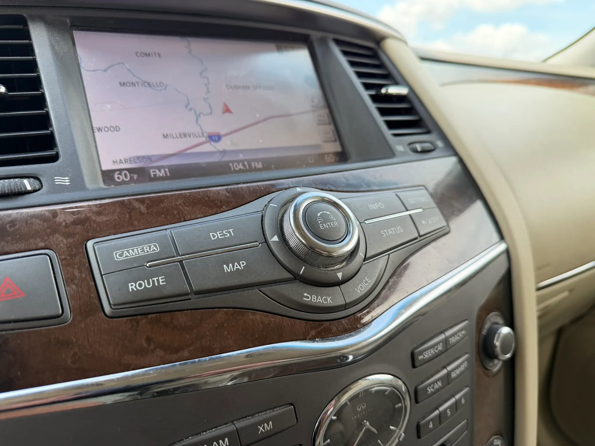 Used 2014 INFINITI QX80 2WD w/ Deluxe Touring Package image 14
