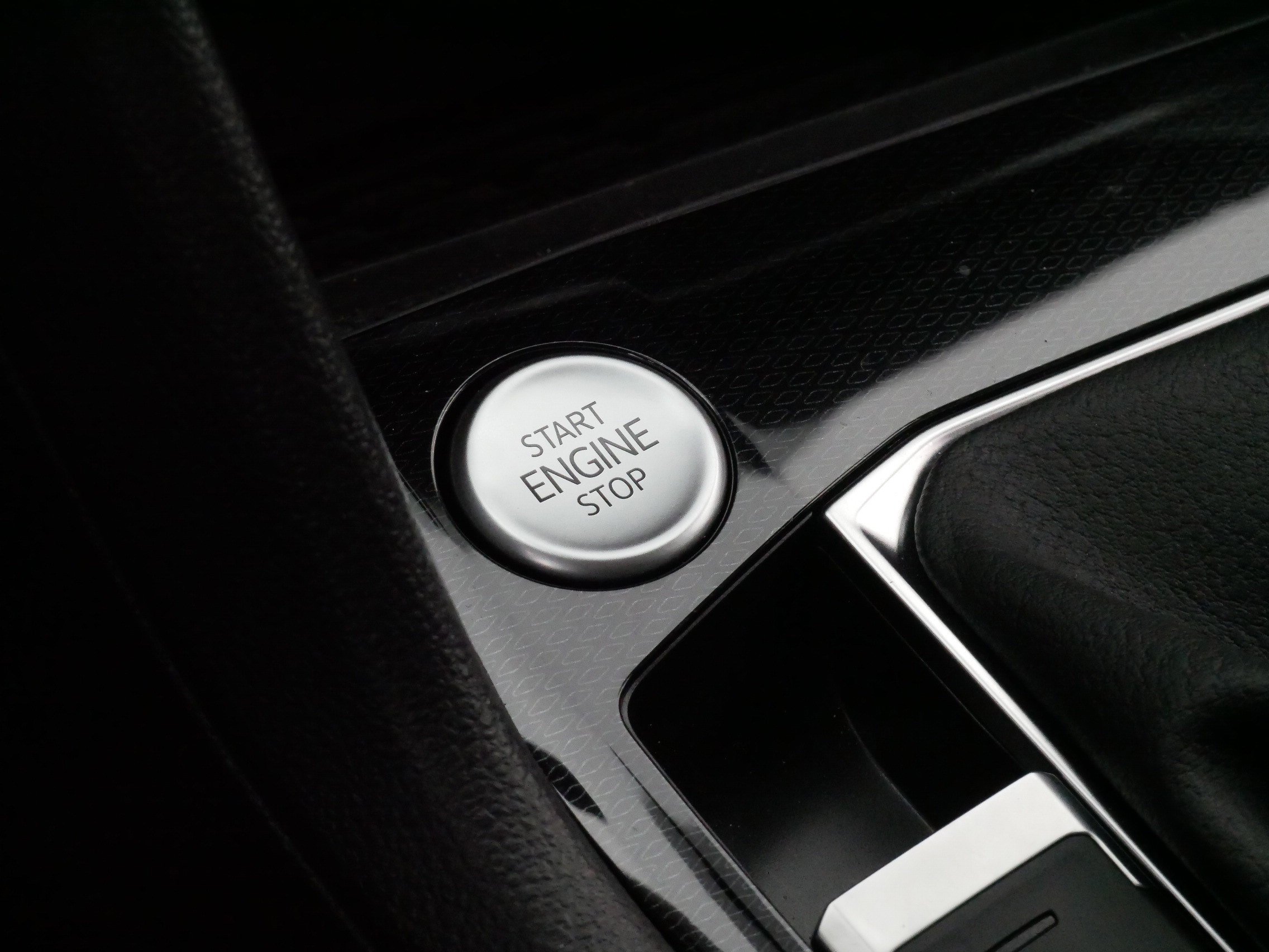 Certified 2025 Volkswagen Taos SEL AWD/4WD image 28
