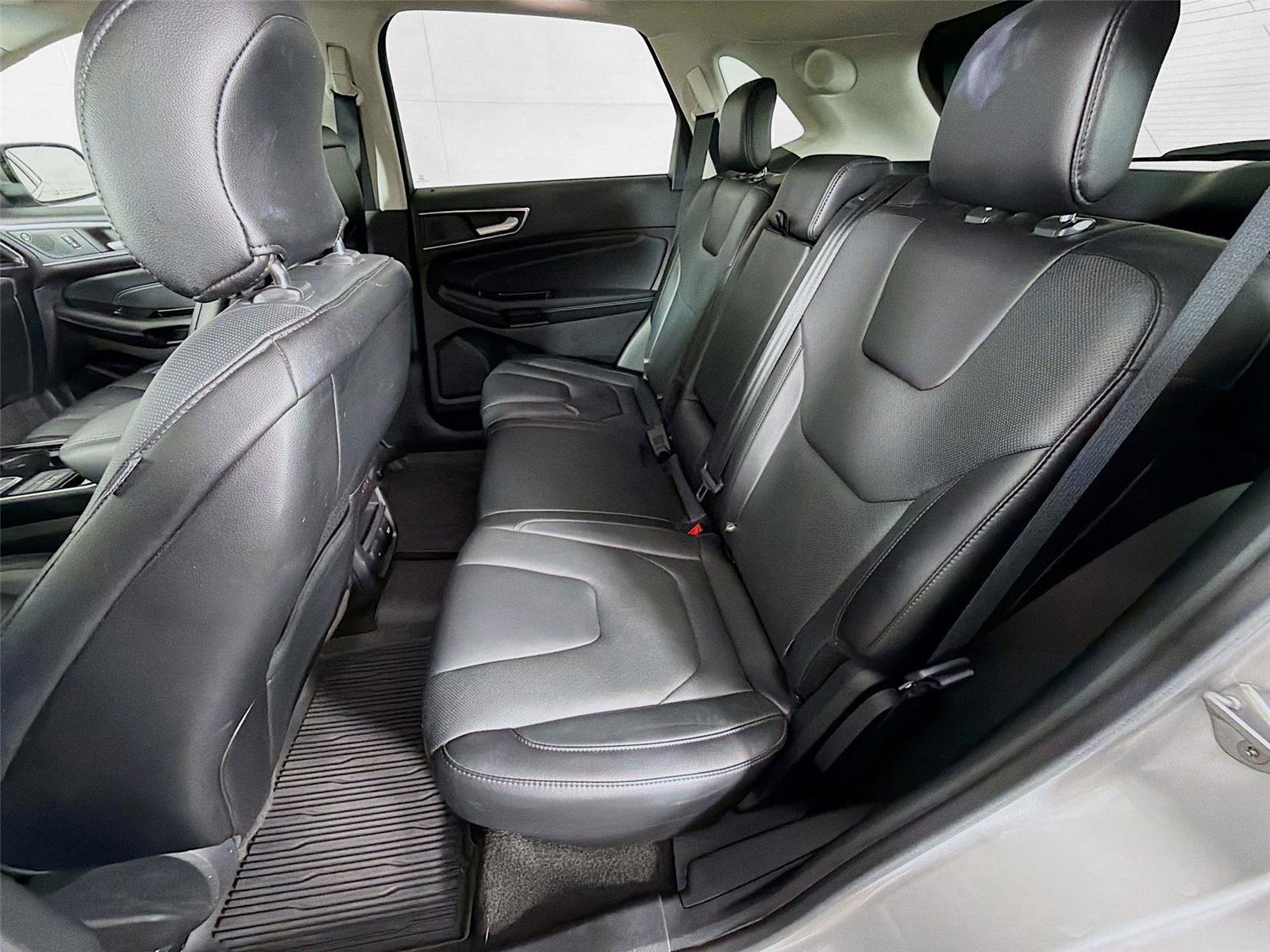 Used 2019 Ford Edge Titanium w/ Equipment Group 301A AWD/4WD image 23