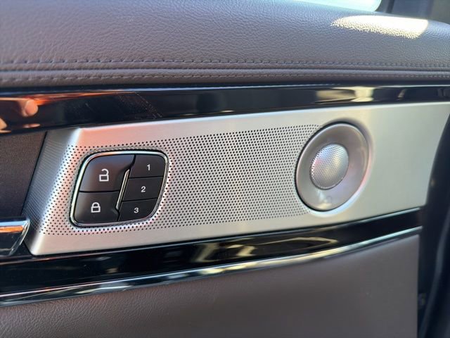 Used 2023 Lincoln Nautilus Reserve w/ Equipment Group 202A image 18