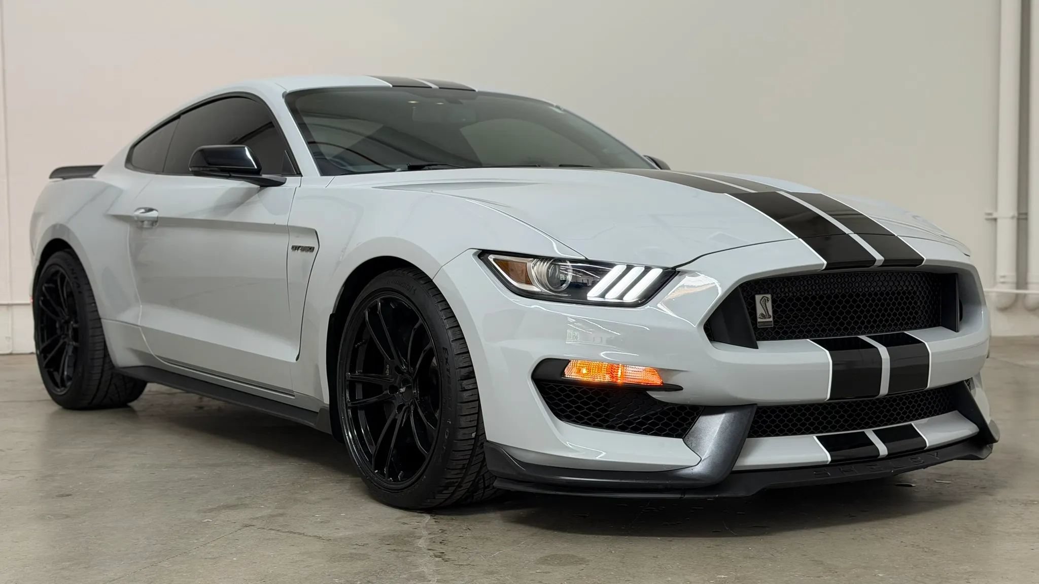 Used 2017 Ford Mustang Shelby GT350 w/ Convenience Package RWD image 2