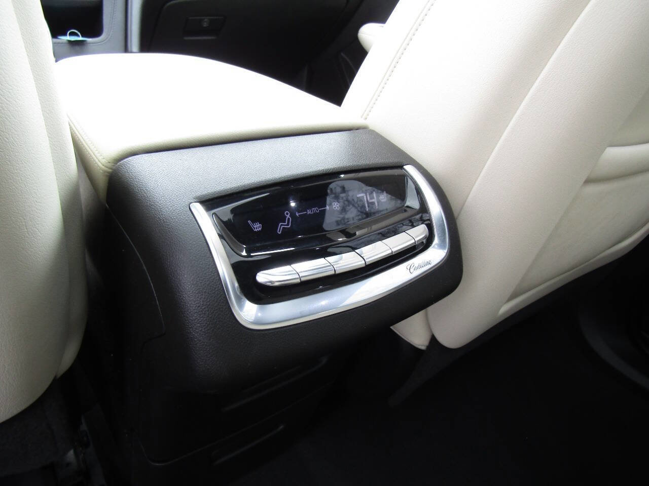 Used 2020 Cadillac XT6 Sport AWD/4WD image 25