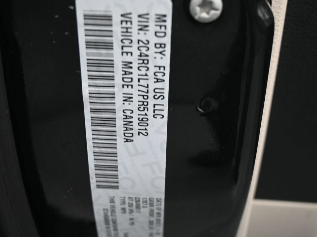 Used 2023 Chrysler Pacifica Touring-L FWD image 18