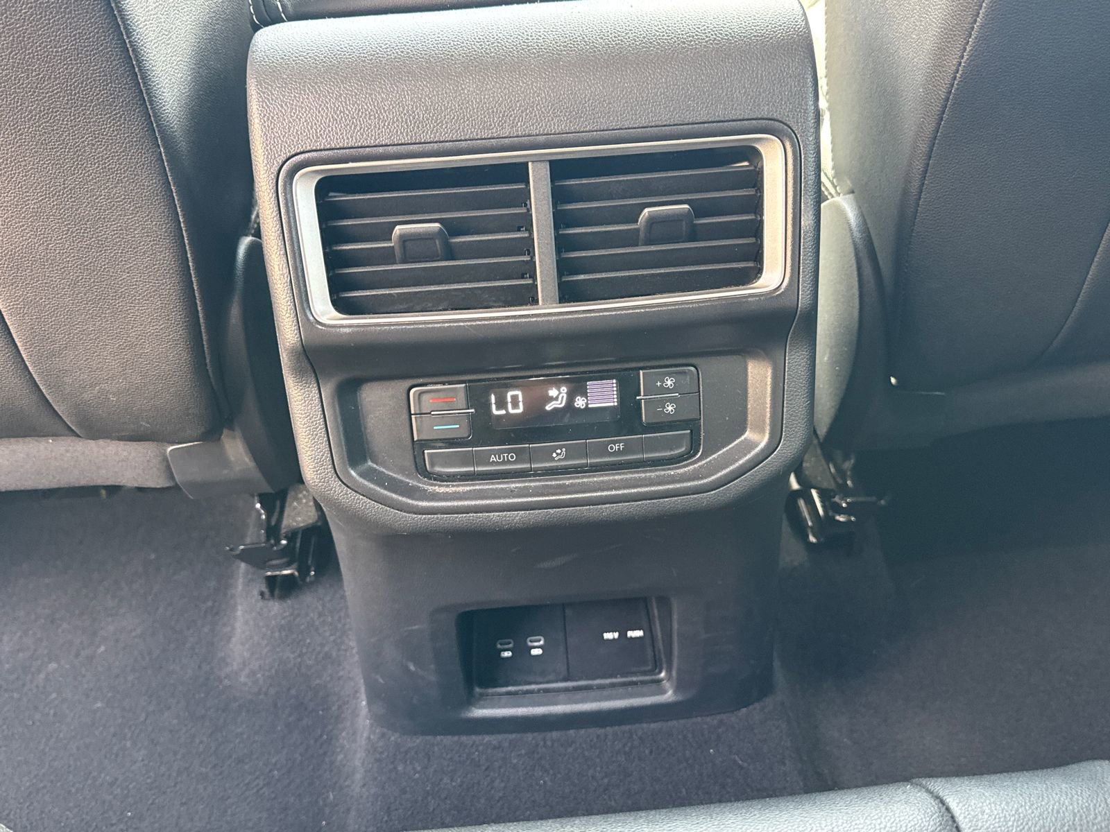 Used 2025 Volkswagen Atlas SE FWD image 25