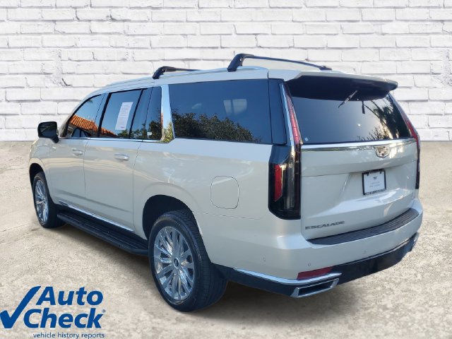 Used 2024 Cadillac Escalade ESV Premium Luxury RWD image 2