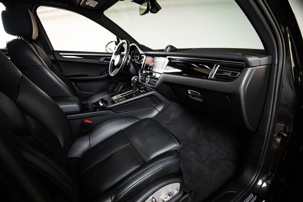 Certified 2024 Porsche Macan AWD/4WD image 28
