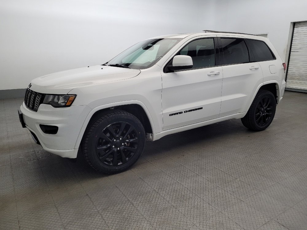 Used 2020 Jeep Grand Cherokee Altitude image 2
