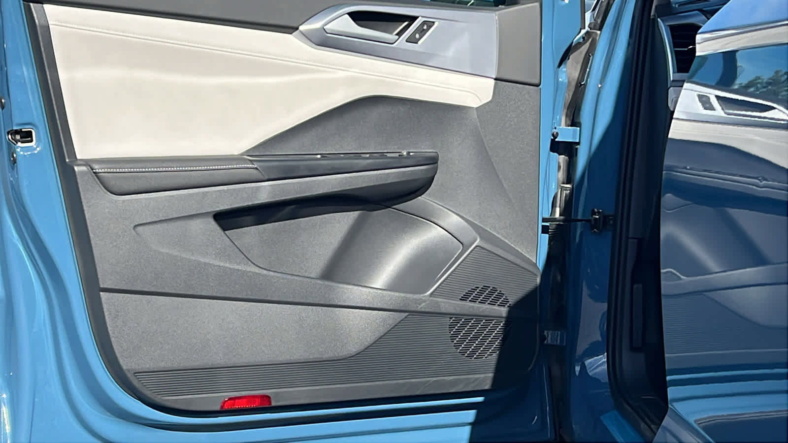 Used 2025 Volkswagen Taos SE image 23