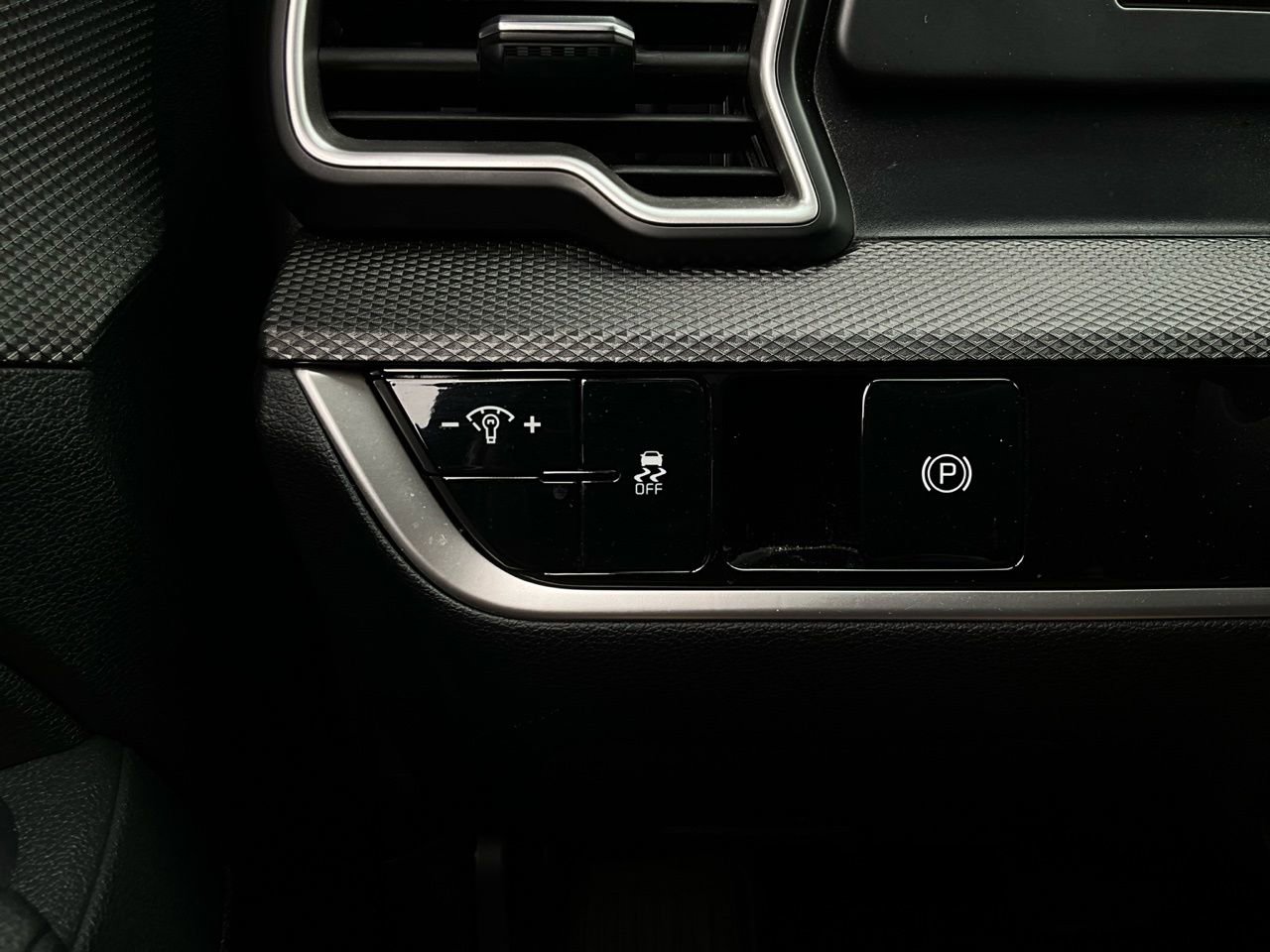 Used 2025 Kia Sportage LX image 20