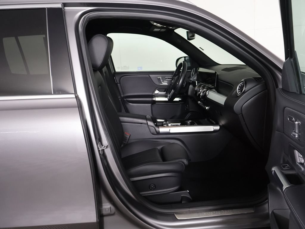 Used 2023 Mercedes-Benz GLB 250 4MATIC w/ Premium Package image 30