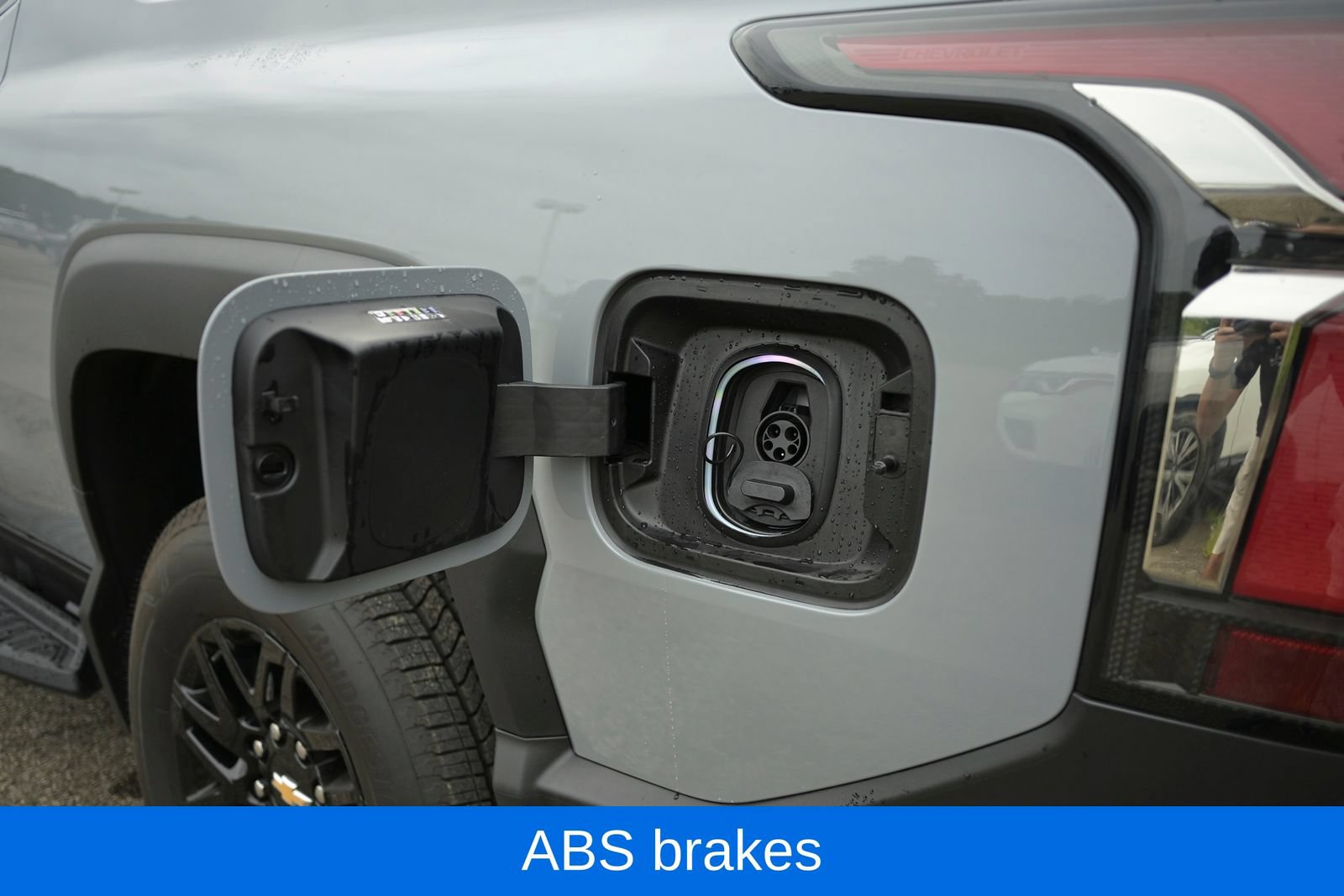 Used 2026 Chevrolet Silverado EV LT AWD/4WD image 38