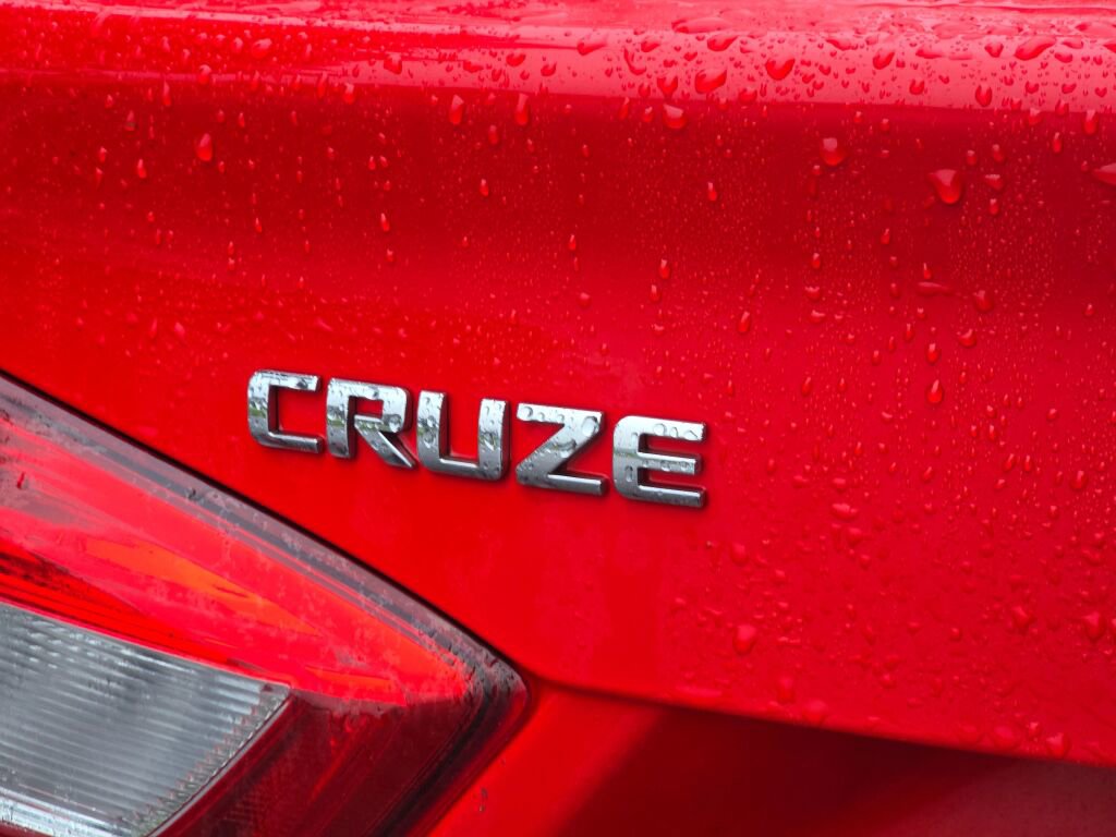 Used 2018 Chevrolet Cruze Premier image 14