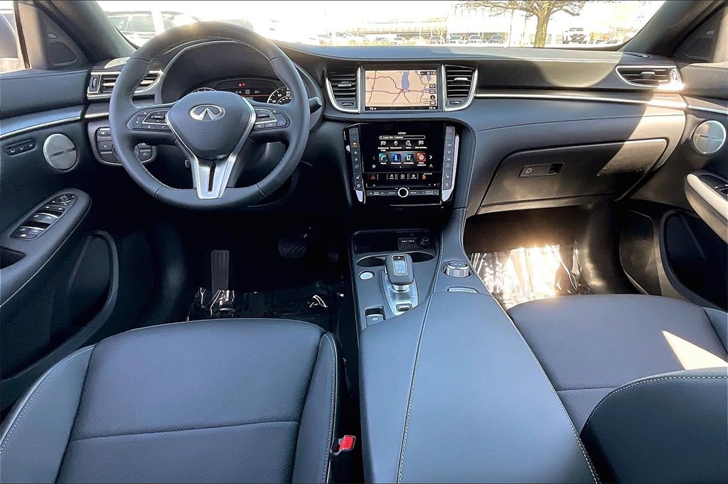 New 2025 INFINITI QX55 Essential image 5