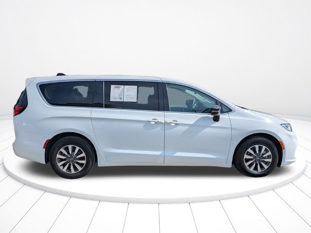 Used 2024 Chrysler Pacifica Limited FWD image 3