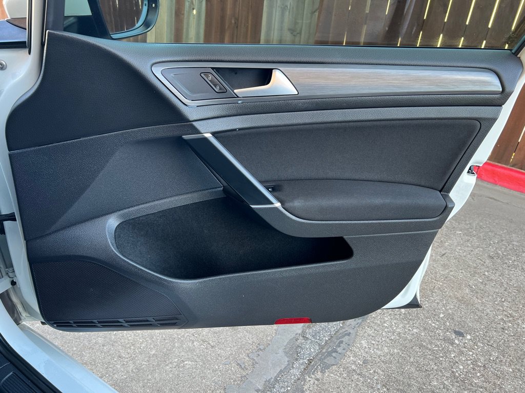 Used 2019 Volkswagen Golf S FWD image 17