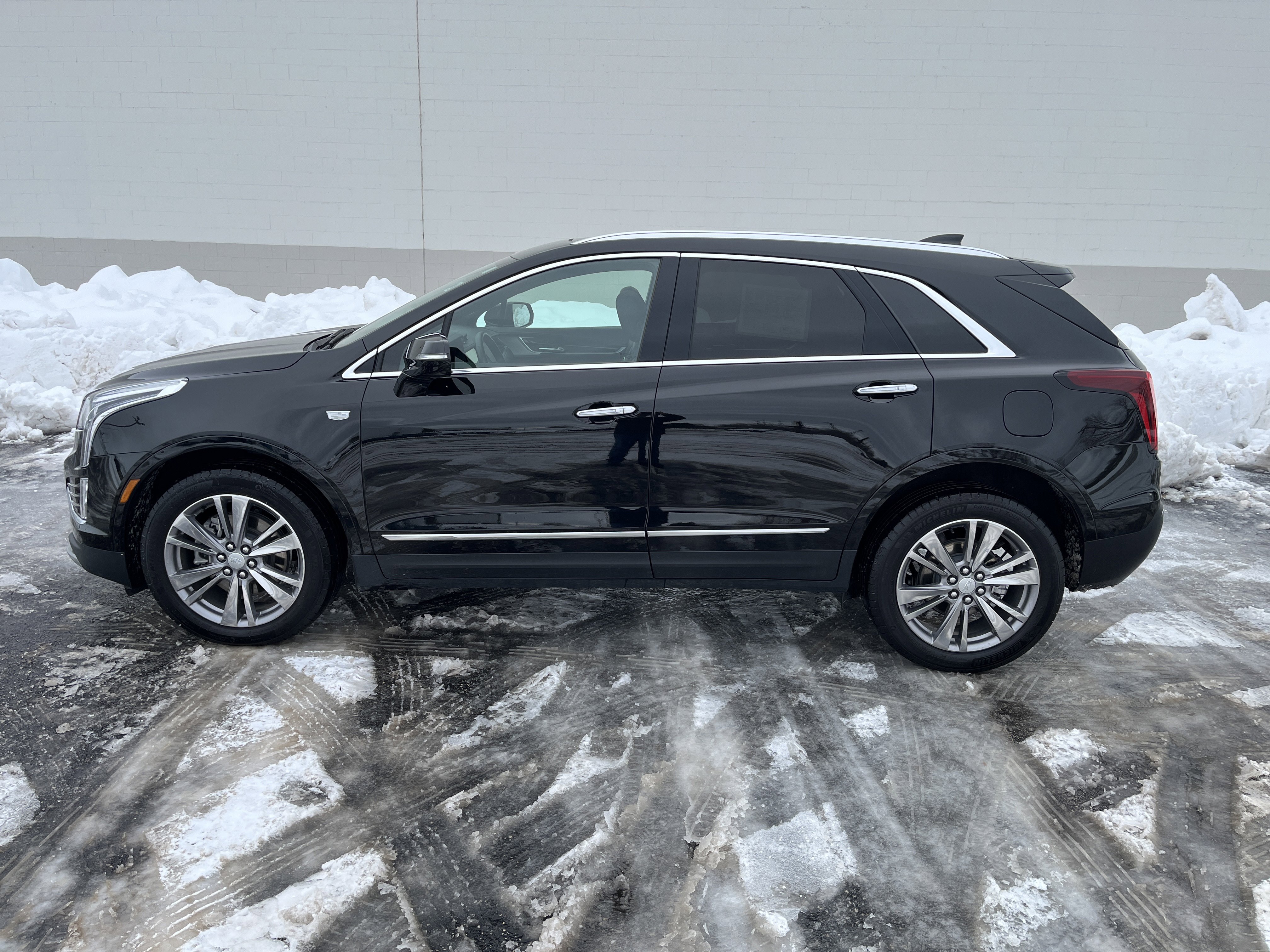 Used 2025 Cadillac XT5 Premium Luxury image 3