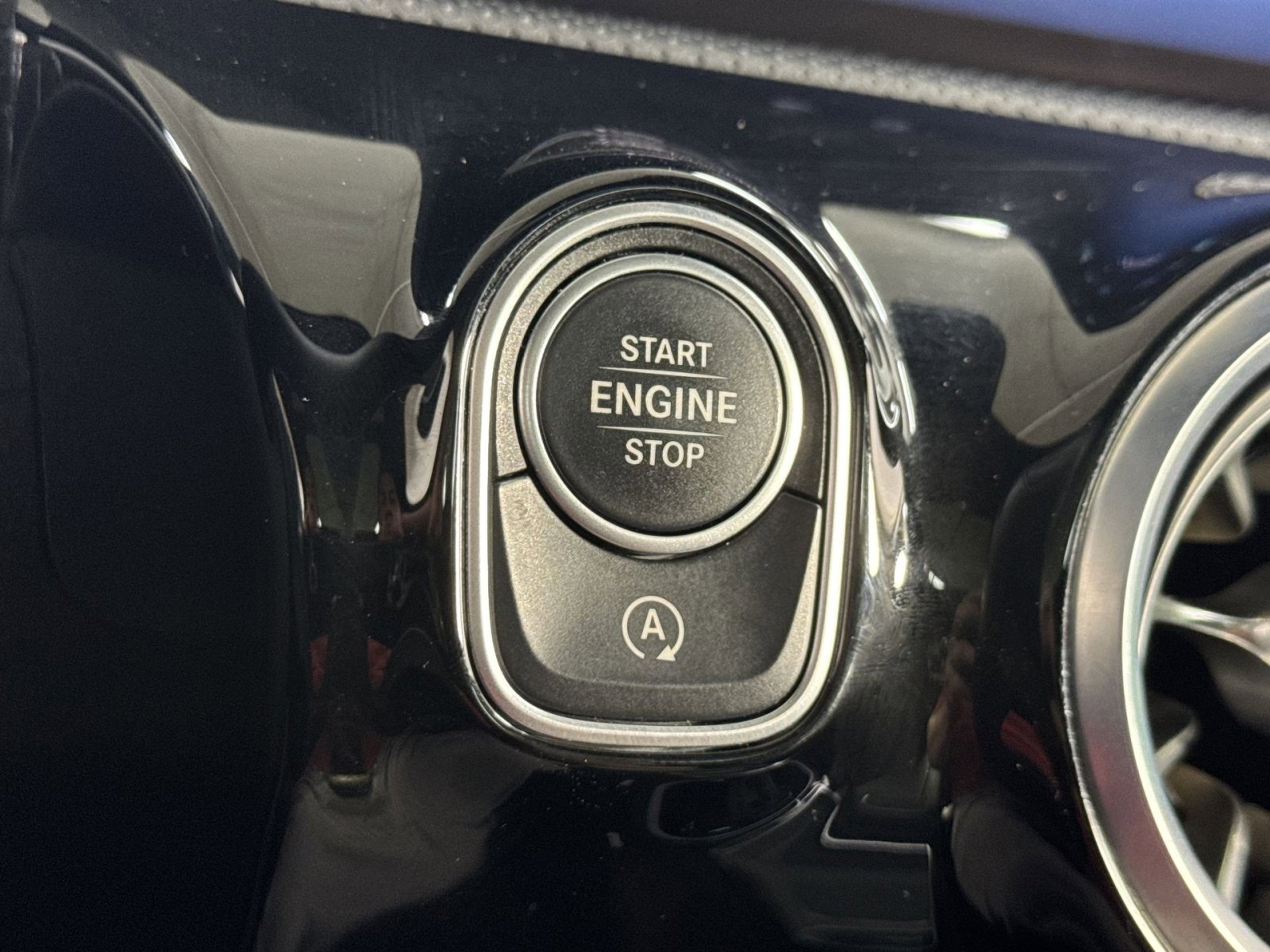 Used 2025 Mercedes-Benz CLA 250 4MATIC image 35