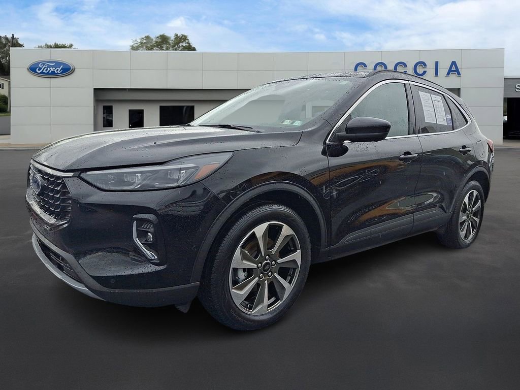 Certified 2023 Ford Escape Platinum w/ Premium Technology Package AWD/4WD image 1