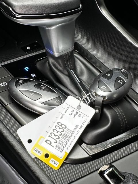 Used 2025 Hyundai Elantra Sport FWD image 32