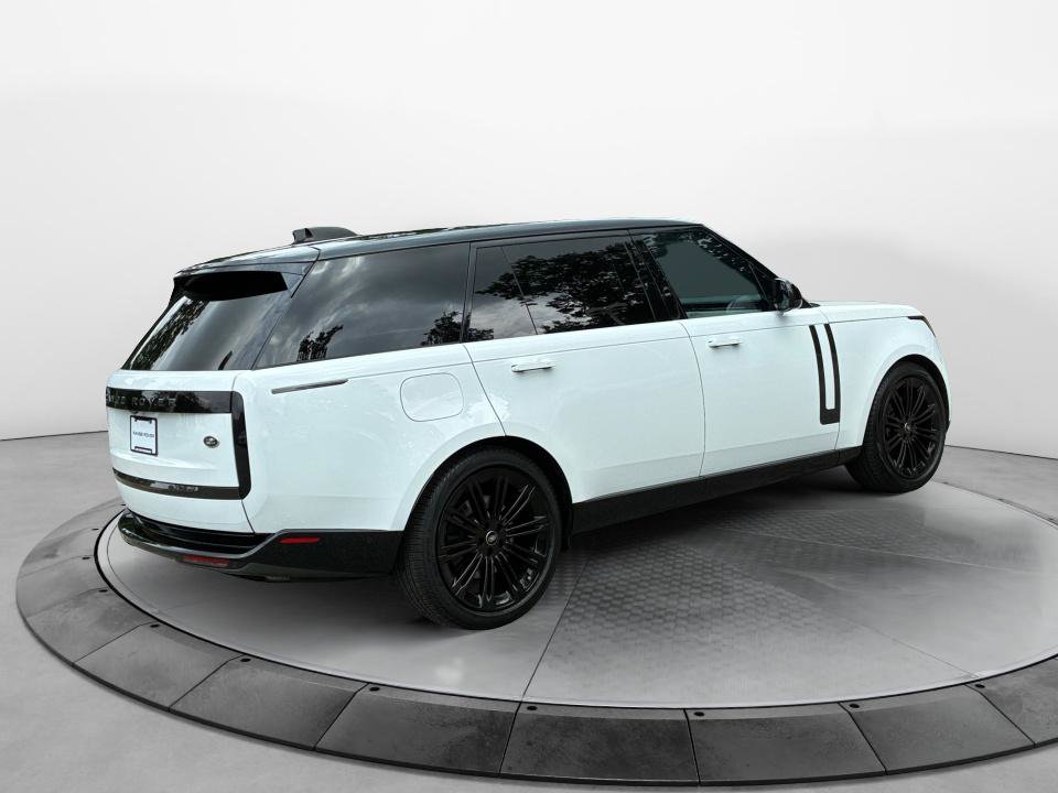 Certified 2022 Land Rover Range Rover Long Wheelbase SE AWD/4WD image 7