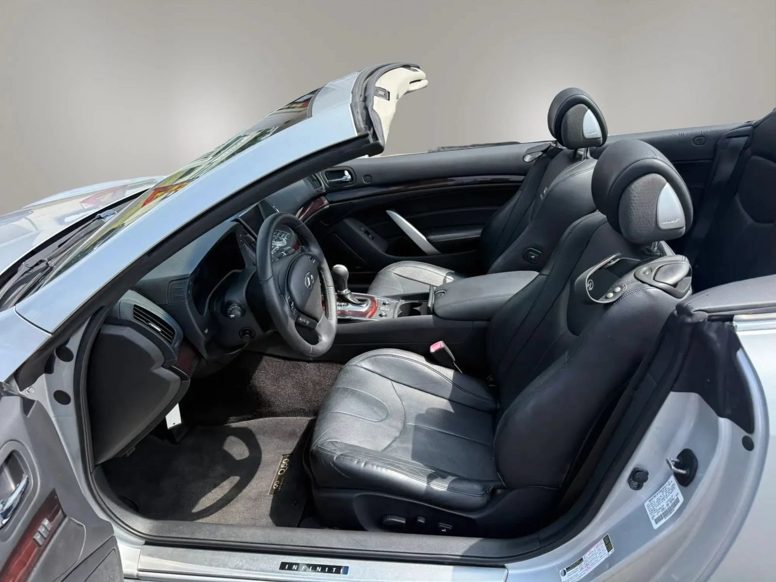Used 2014 INFINITI Q60 Convertible w/ Premium Package RWD image 24