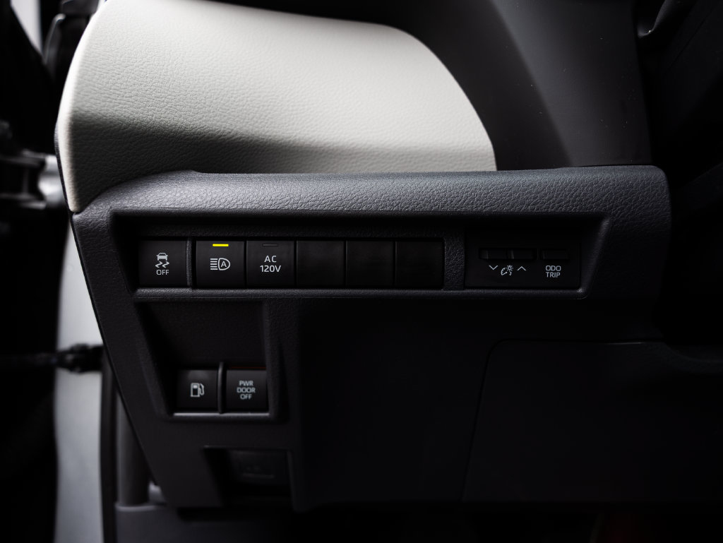 Certified 2024 Toyota Sienna XLE w/ XLE Plus Package FWD image 28