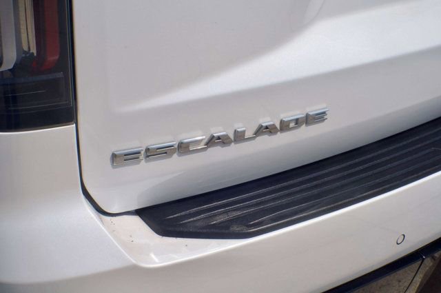 Used 2021 Cadillac Escalade Premium Luxury w/ Performance Package AWD/4WD image 12