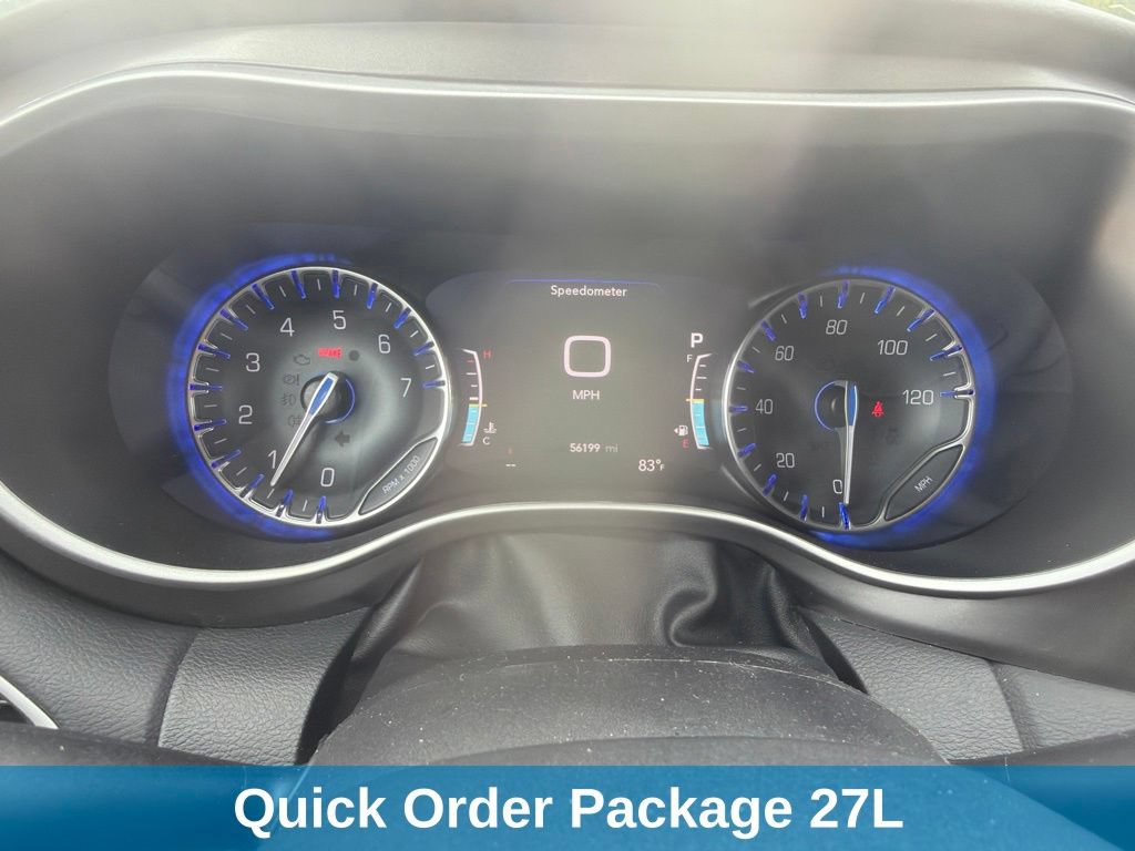 Used 2024 Chrysler Pacifica Touring-L FWD image 3