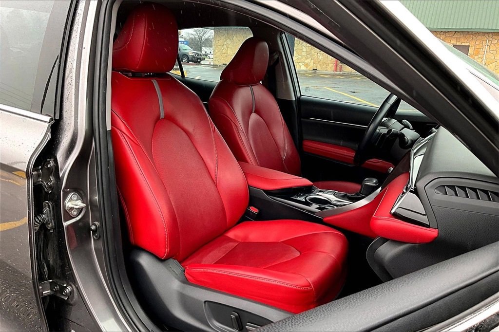 Used 2019 Toyota Camry XSE image 5