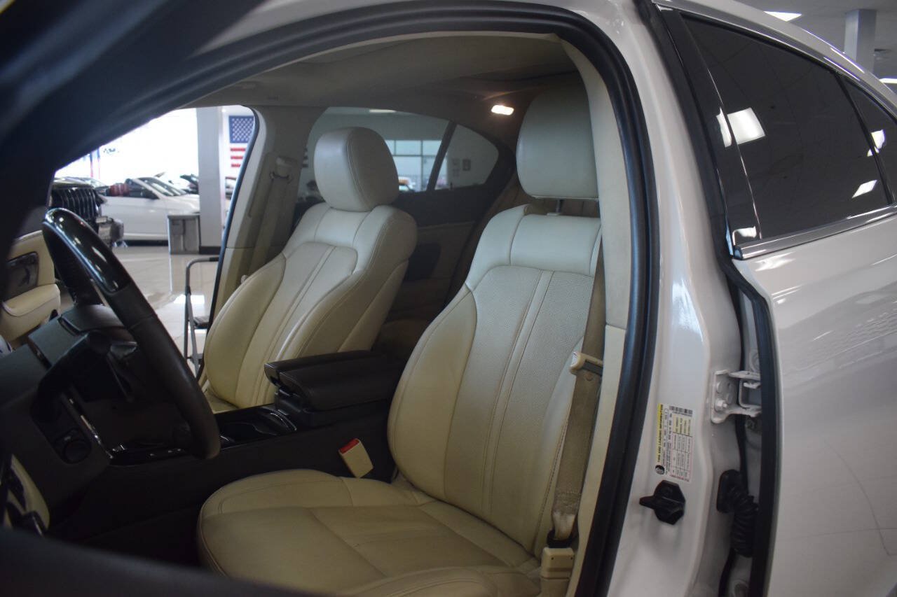 Used 2013 Lincoln MKS AWD image 50