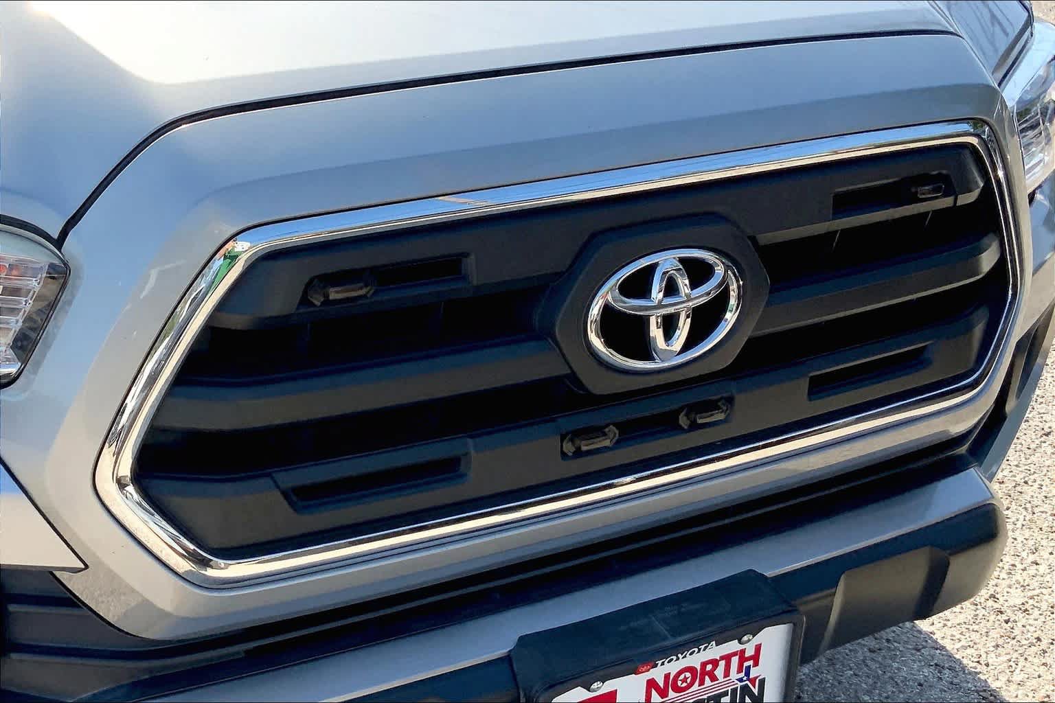 Used 2017 Toyota Tacoma SR5 w/ Tow Package RWD image 29