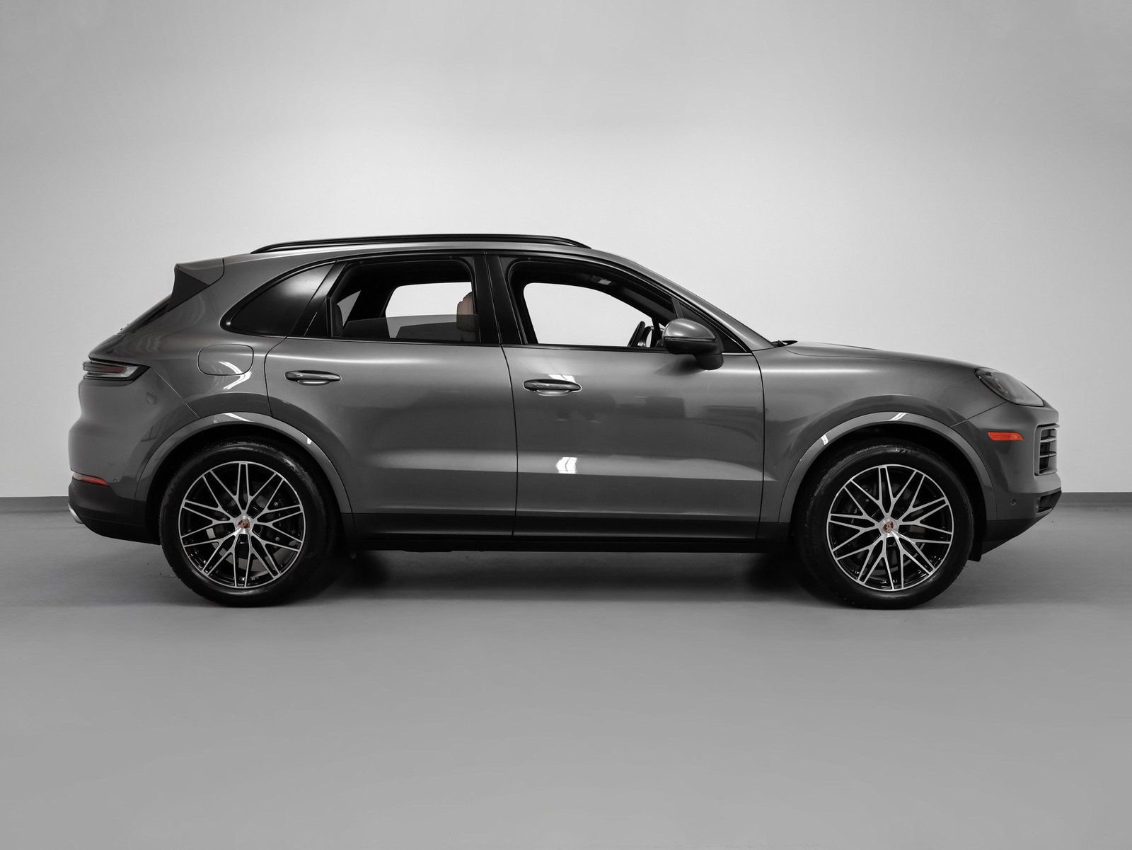 Certified 2025 Porsche Cayenne image 13