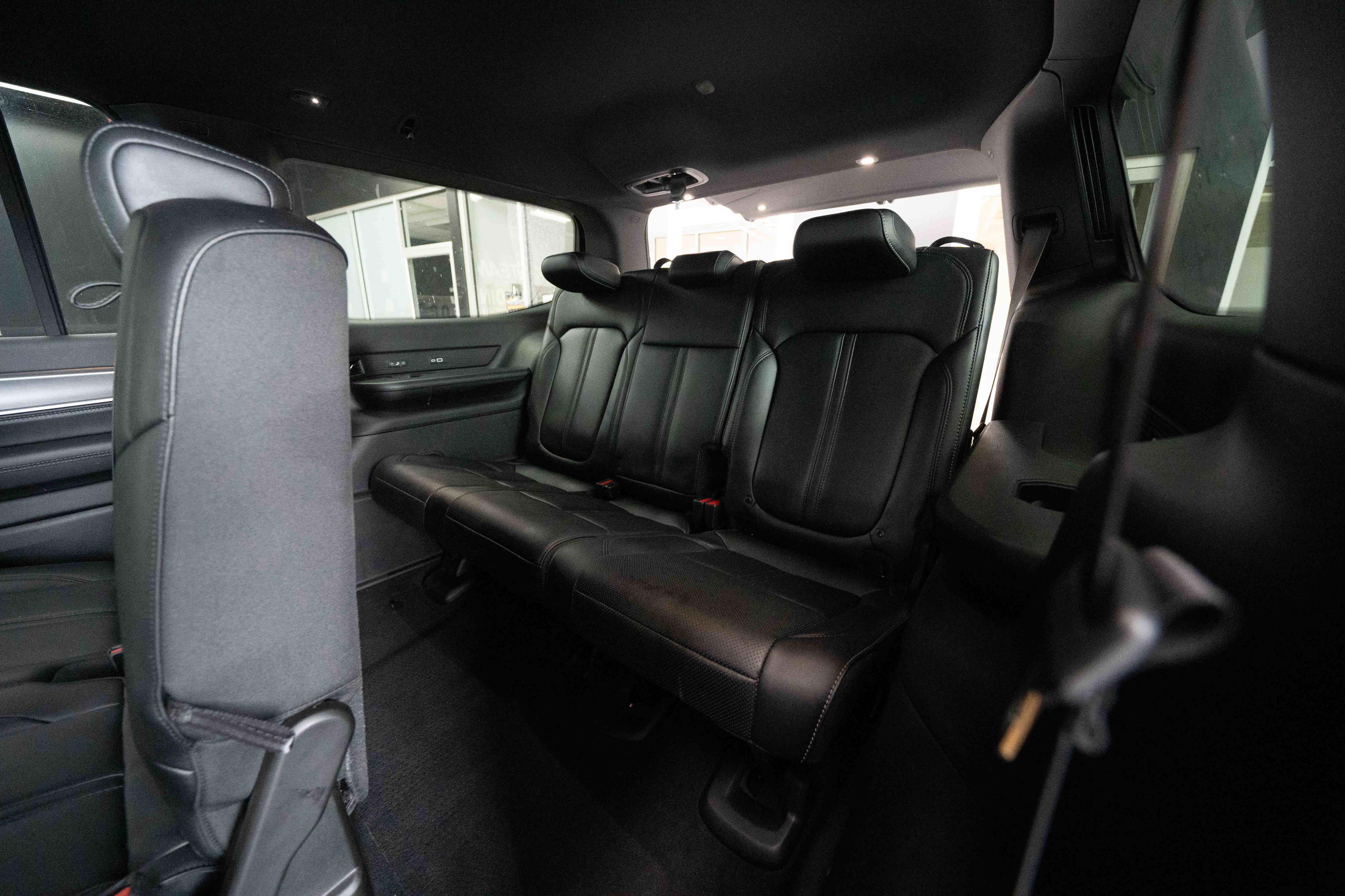 Used 2026 Jeep Grand Wagoneer Limited w/ 8-Passenger Seating Package AWD/4WD image 24