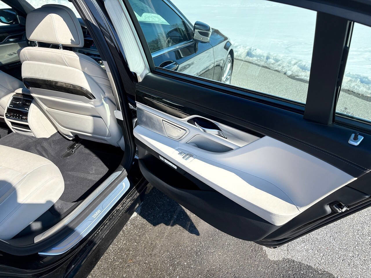 Used 2018 BMW 750i xDrive AWD/4WD image 26