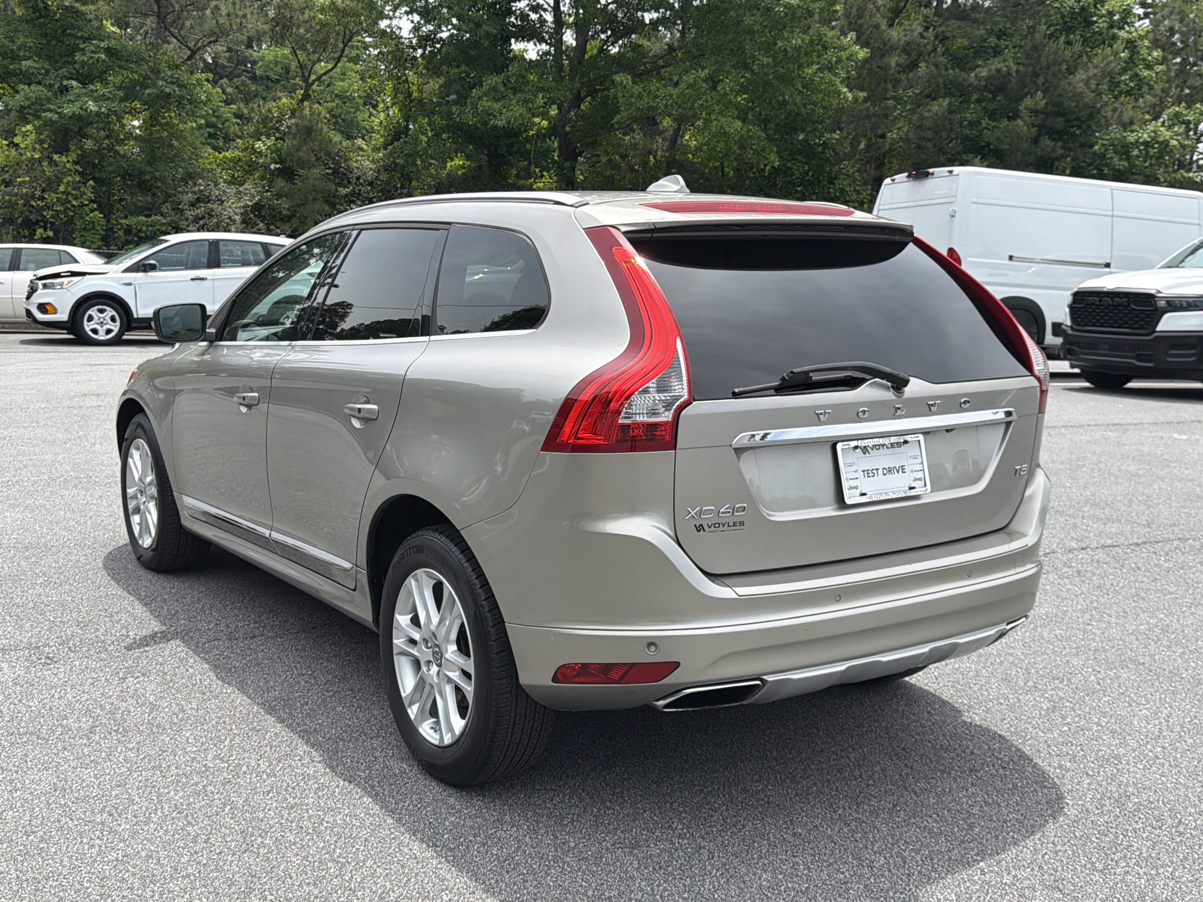 Used 2015 Volvo XC60 T5 Premier w/ Proximity Package FWD image 6