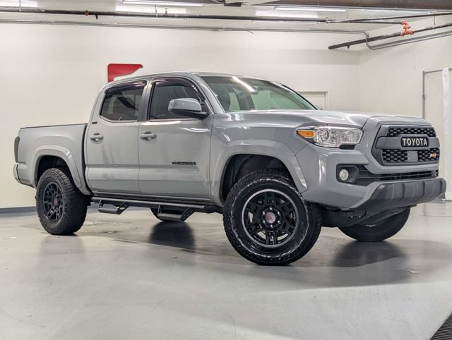 Used 2020 Toyota Tacoma SR5 RWD image 2