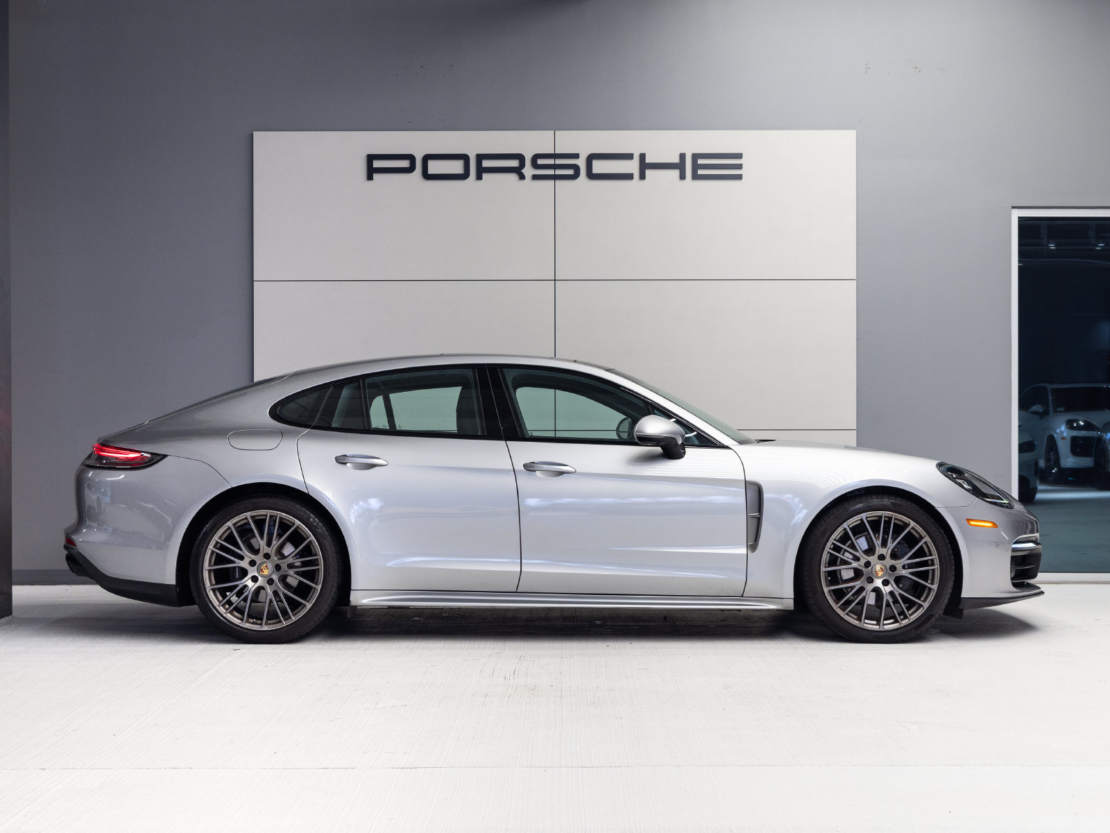 Certified 2023 Porsche Panamera 4 Platinum Edition AWD/4WD image 8