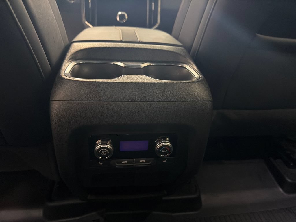 Used 2025 GMC Acadia AT4 w/ Luxury Package AWD/4WD image 16
