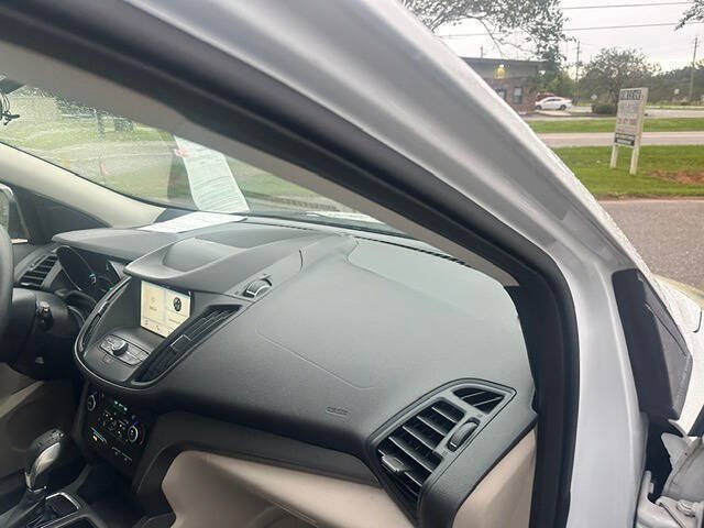 Used 2019 Ford Escape SE FWD image 12