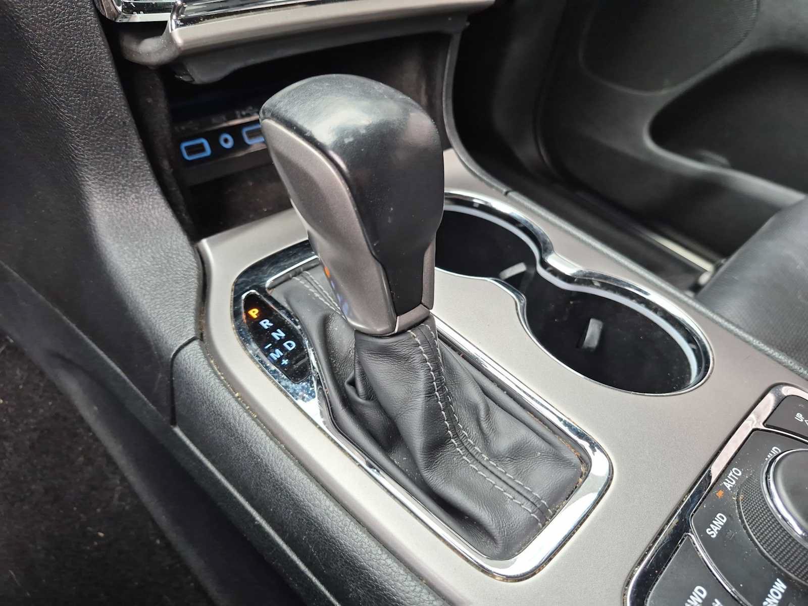 Used 2020 Jeep Grand Cherokee Overland AWD/4WD image 29