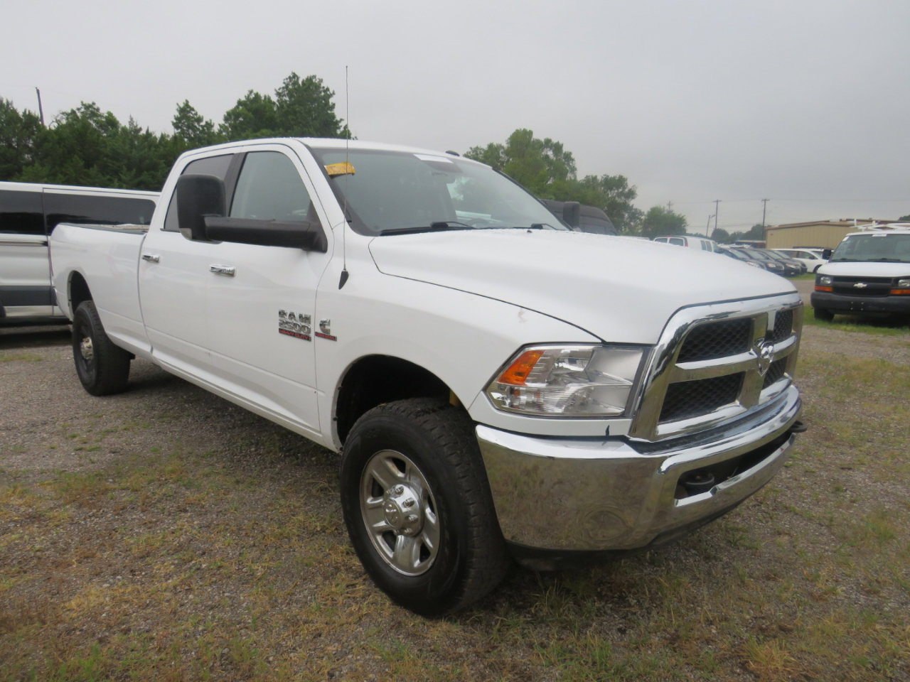Used 2018 RAM 2500 SLT w/ Luxury Group image 3